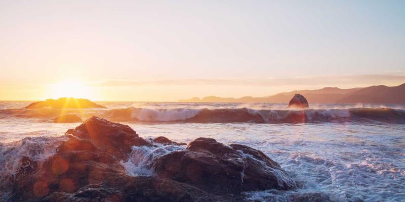 PLC：工业自动化的智能控制核心与未来演进